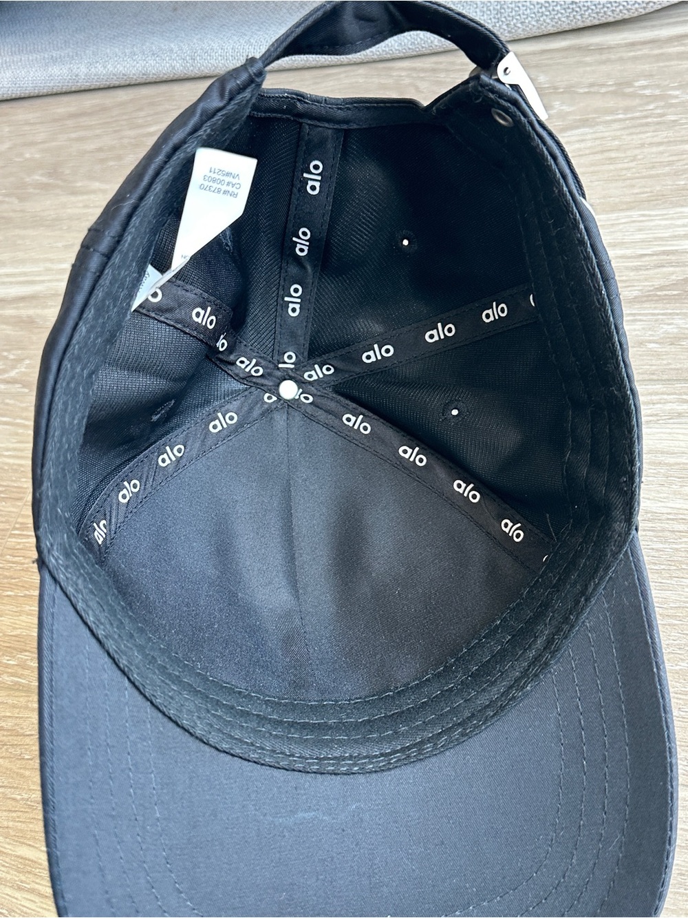 ALO Yoga Black Cotton Baseball Cap with Subtle Logo Trim - Picture 2 of 6